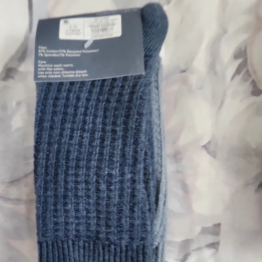 Universal Thread 6 Pairs Of Women's Ribbed Crew Socks - Blue and White - Picture 4 of 5